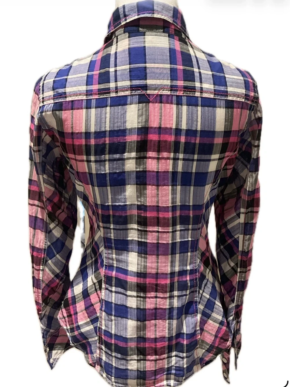 *Guess* Plaid Button-Down Shirt with adjustable sleeves . - Picture 3 of 12